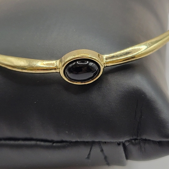 Dainty Goldtone minimalist bangle with black and white faux  cabachons - Picture 3 of 11